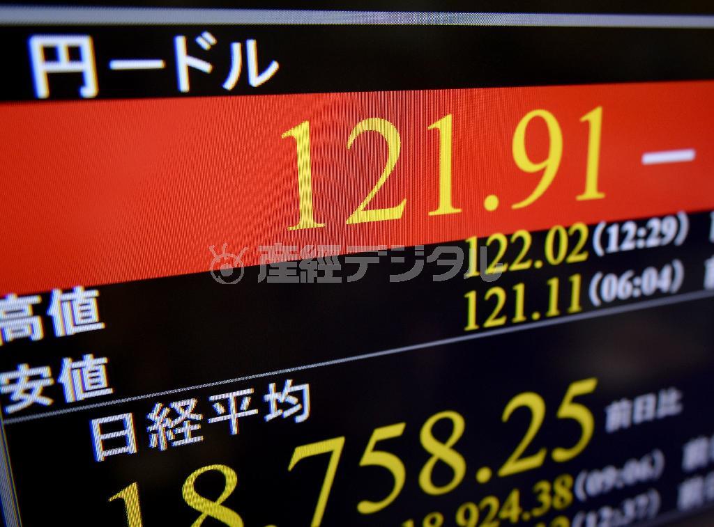 円ドル相場の動きを示す電光掲示板。反動幅が大きくなり、外国為替証拠金取引（ＦＸ）への個人投資家の関心が高まっている＝２０１５年８月１０日午後、東京都港区東新橋（共同）
