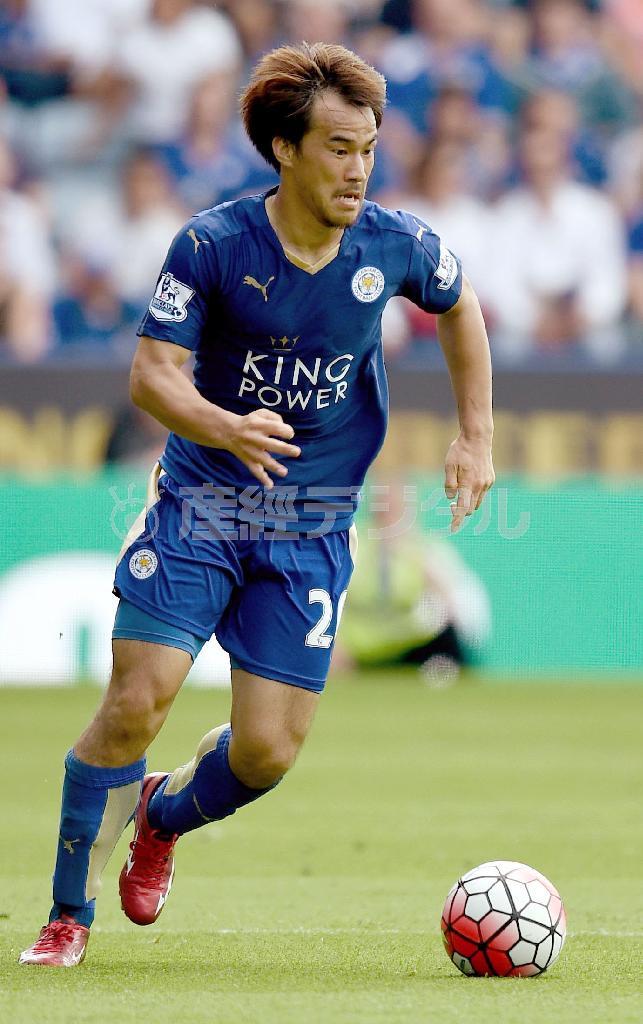 イングランド・プレミアリーグにデビューしたレスターの岡崎慎司＝２０１５年８月８日、英国・レスター（ゲッティ＝共同）