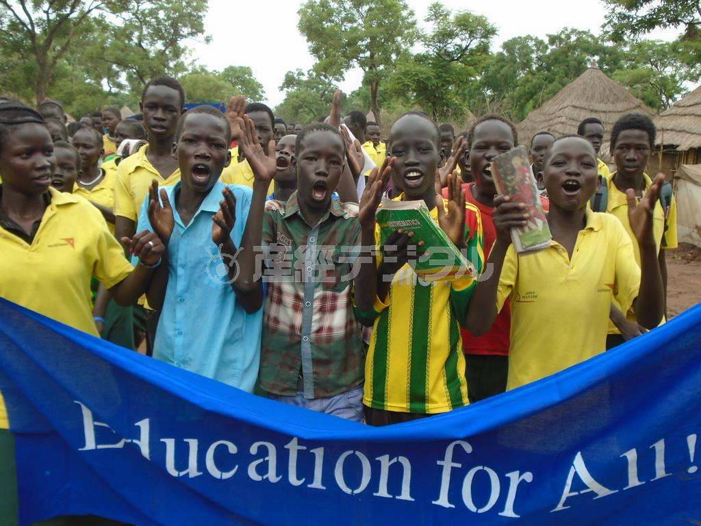 教育の重要性を大人に理解してもらうため、子供たち自身が声を上げた＝２０１５年６月１９日、エチオピア・ガンベラ州（ワールド・ビジョン・ジャパン撮影）
