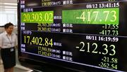 下げ幅が一時４００円を超えた日経平均株価を示すモニター＝１２日午後、東京・東新橋