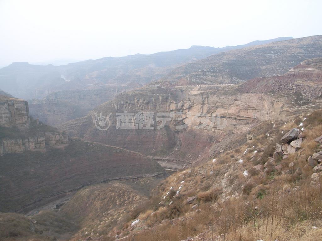 中国・山西省の黄土高原＝２００６年１１月２２日（田村秀男撮影）