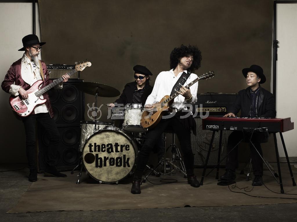 結成２０年を迎えるシアターブルックの（左から）中條卓（Ｂａ）、沼澤尚（Ｄｒ）、佐藤タイジ（Ｖｏ、Ｇ）、エマーソン北村（Ｋｅｙ）＝２００９年１１月２７日（提供写真）