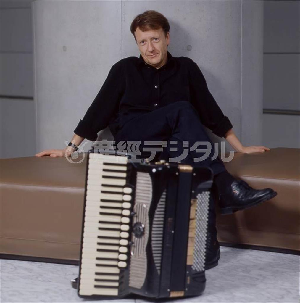 アコーディオンの可能性を広げるドイツの世界的名手シュテファン・フッソングさん（江原和雄撮影）