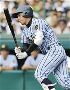 三回裏の東海大相模２死二塁、長倉蓮が左前に適時打を放つ＝２０１５年８月１２日、兵庫県西宮市・甲子園球場（共同）