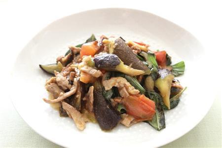ナスと豚肉のバジル炒め。※３０３ｋｃａｌ、塩分１．４グラム（１人分）