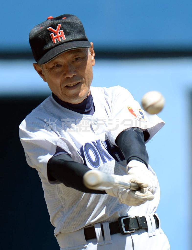 全国高校野球選手権神奈川県大会の２回戦。試合前にシートノックをする横浜高校の渡辺元智（もとのり）監督＝２０１５年７月１４日、神奈川県平塚市のバッティングパレス相石スタジアムひらつか（矢島康弘撮影）