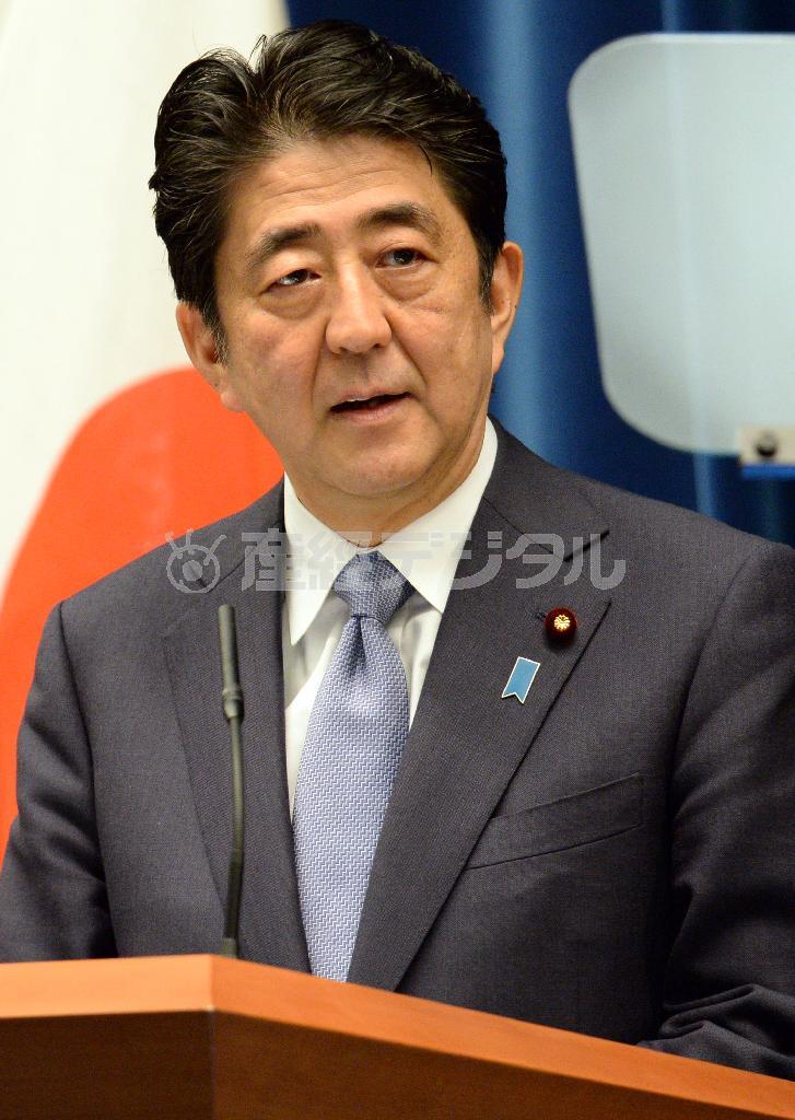 戦後７０年の談話を発表する安倍晋三（しんぞう）首相＝２０１５年８月１４日、首相官邸（酒巻俊介撮影）