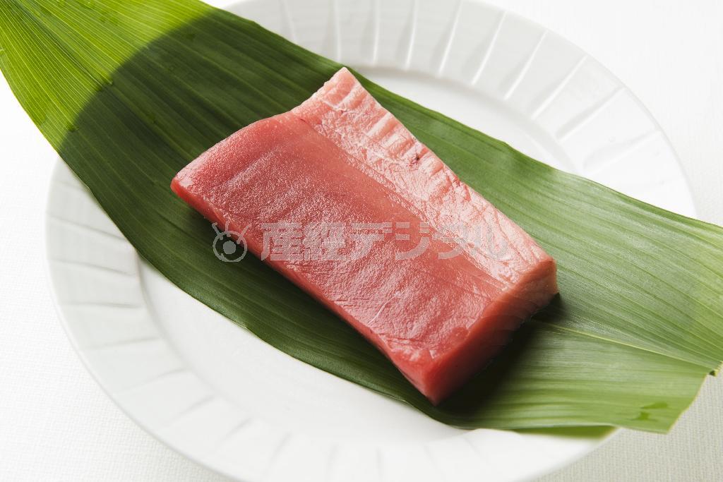 高級魚の代表のまぐろを家庭料理ならではのアレンジで（松下二郎さん撮影）