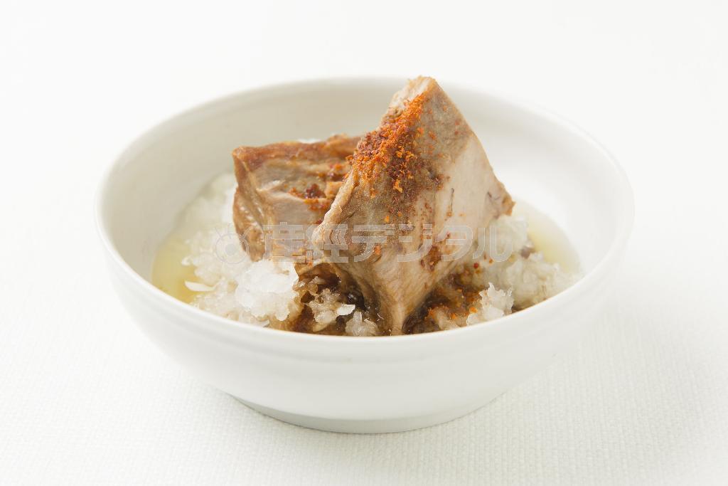 オイル煮大根おろし添え（松下二郎さん撮影）