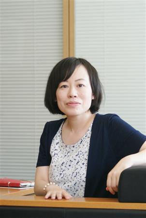 温かい読後感で、幅広い世代から支持を集める本作。「いい人ばっかり書いたわけではないけれど、人間のよい面に光をあてた」と話す寺地はるなさん＝２０１５年７月１０日（塩塚夢撮影）