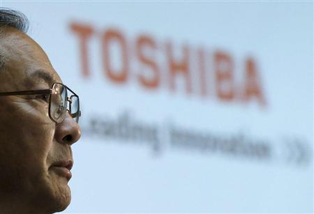 会見する室町正志社長＝１８日、東京都港区の東芝本社（ロイター）