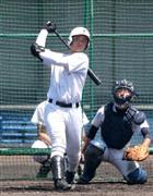 打撃練習に臨む早実・清宮（きよみや）幸太郎＝２０１５年８月１８日、大阪市此花区の舞洲ベースボールスタジアム（山田喜貴撮影）