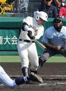 三回、２点本塁打を放つ早実・清宮（きよみや）幸太郎＝２０１５年８月１５日、兵庫県西宮市・甲子園球場（村本聡撮影）