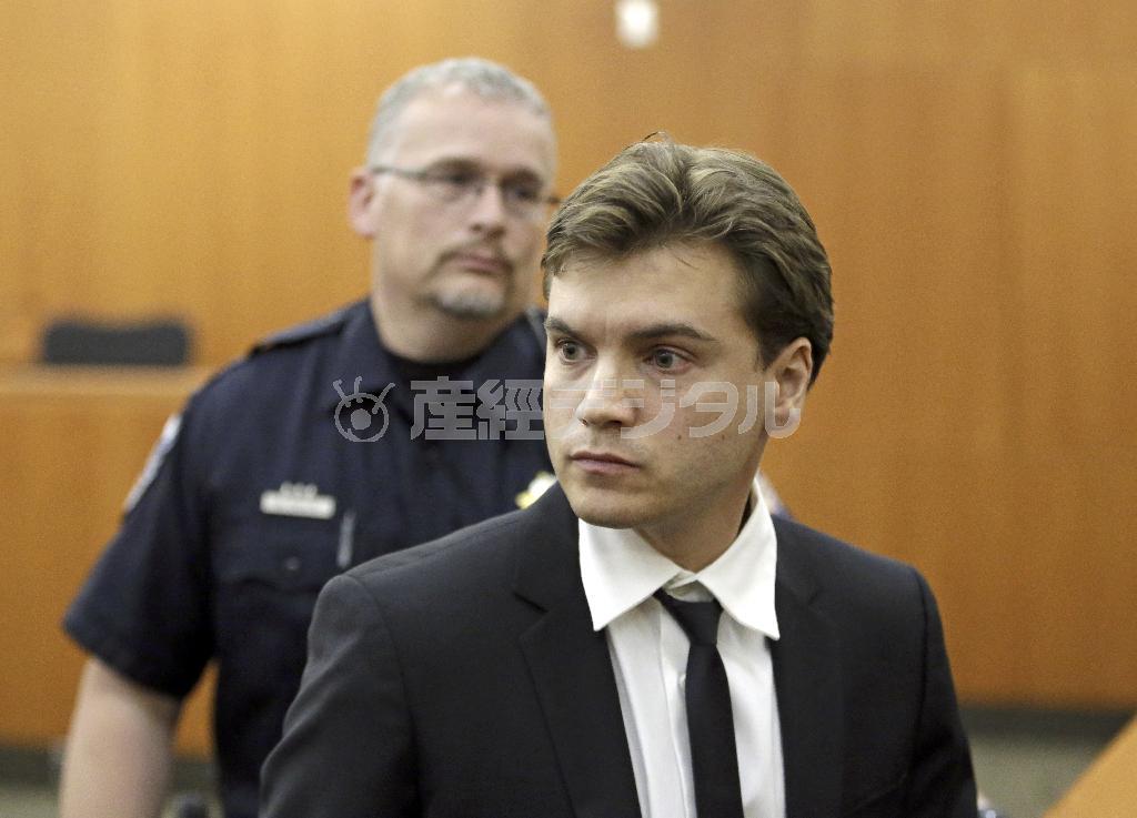 米俳優、エミール・ハーシュ被告（手前）＝２０１５年８月１７日、米ユタ州パークシティ（ＡＰ）