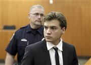 米俳優、エミール・ハーシュ被告（手前）＝２０１５年８月１７日、米ユタ州パークシティ（ＡＰ）