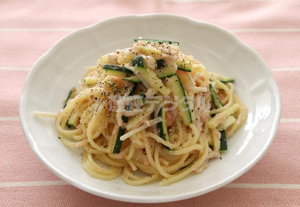 たらことズッキーニのスパゲティ。※３１７ｋｃａｌ、塩分２．５グラム（１人分）