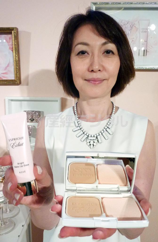 ４０～５０代向けの新シリーズ「エスプリーク＿エクラ」（コーセー）＝２０１５年８月２１日、東京都港区（共同）