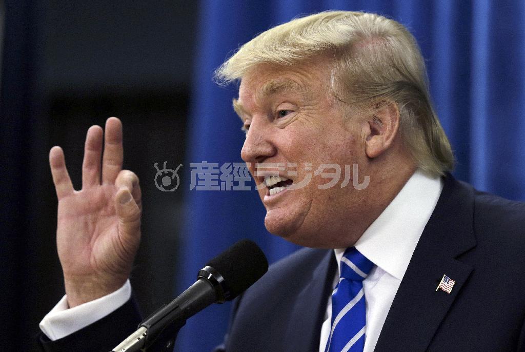 ２０１６年米大統領選の共和党指名争いで支持率トップの不動産王、ドナルド・トランプ氏＝２０１５年８月１４日、米ニューハンプシャー州ハンプトン（ＡＰ）