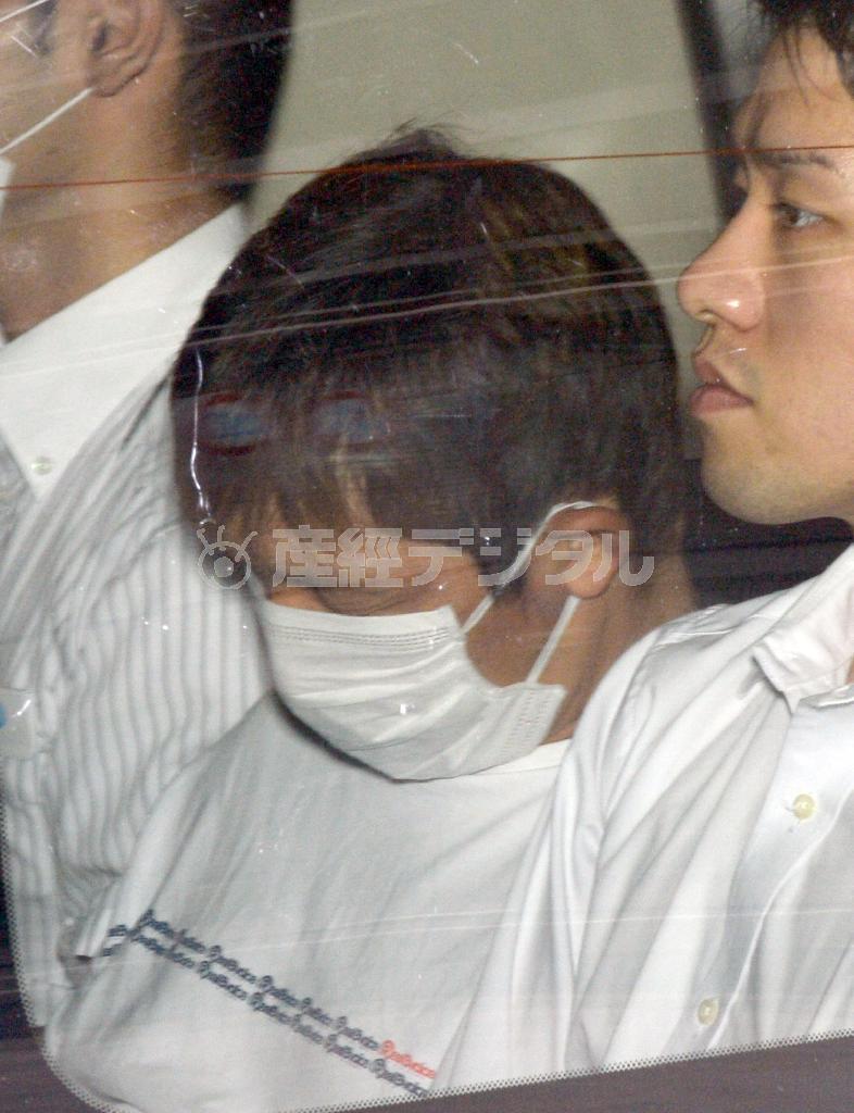 大阪地検に送検された山田浩二容疑者＝２０１５年８月２３日午後０時４８分、大阪市福島区（安元雄太撮影）