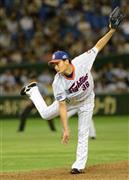 今季初の完投勝利を挙げた日本ハム・中村勝＝２０１５年８月２３日、東京都文京区・東京ドーム（斎藤浩一撮影）