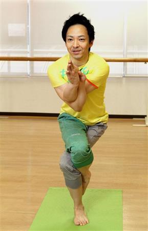 鷲のポーズ＝２０１５年７月９日（田中幸美撮影）