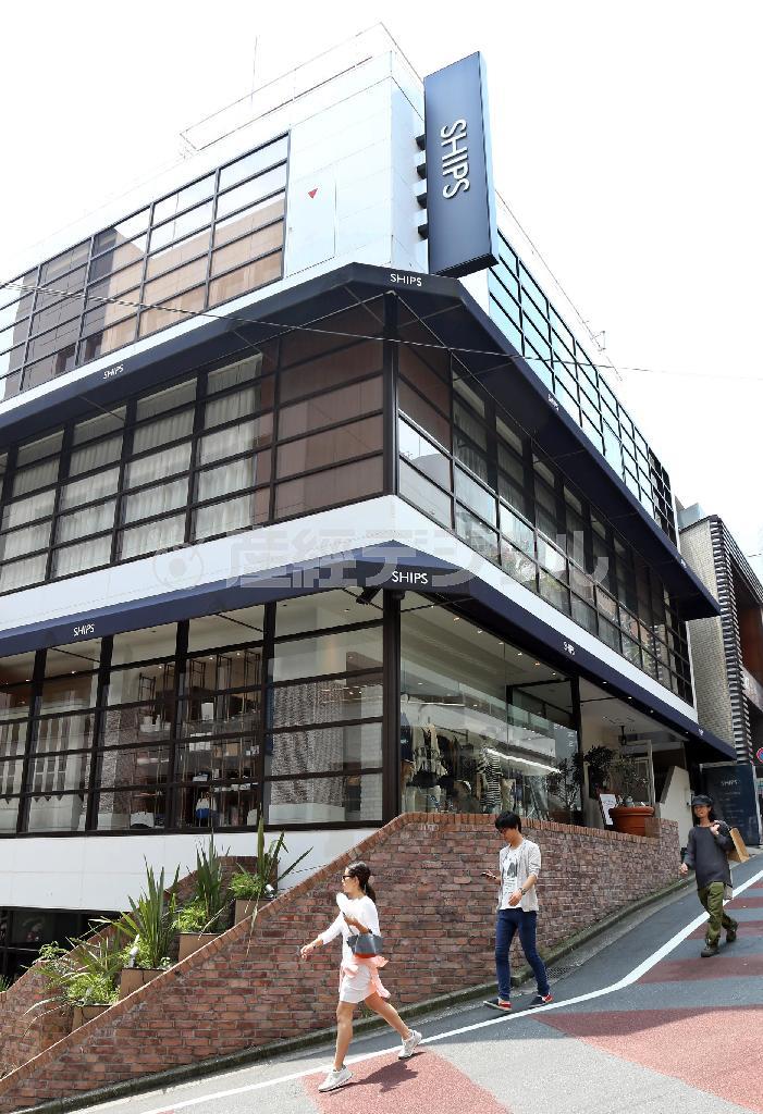 ＳＨＩＰＳ渋谷店はＪＲ渋谷駅に近い、ブティックがひしめく地域にある＝２０１５年８月７日、東京都渋谷区（野村成次撮影）