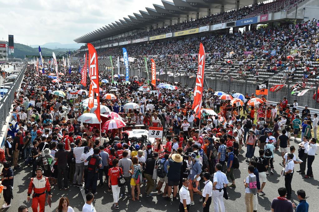 決勝レース前に行われるグリッドウオーク（Ｃ）ＧＴＡ