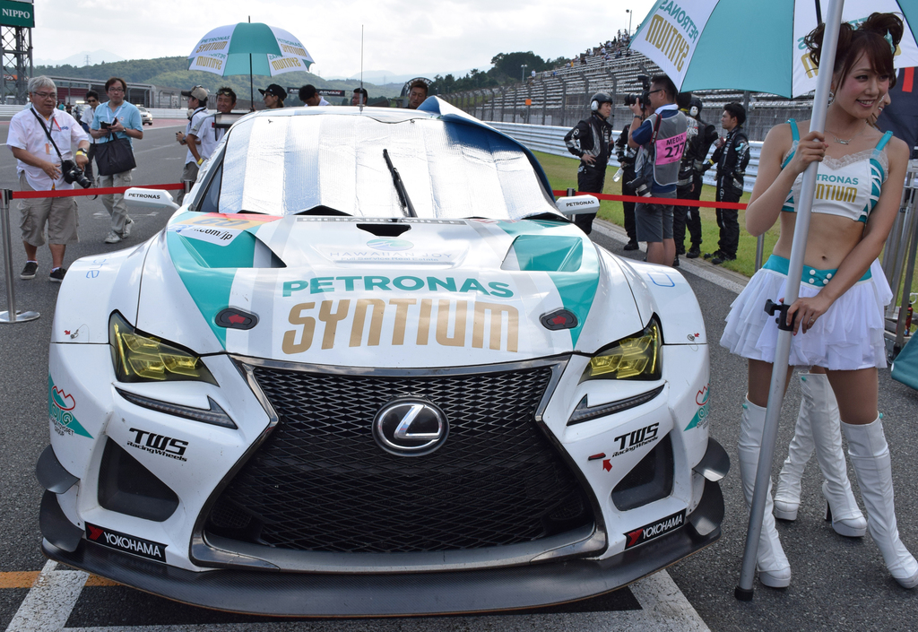 決勝レースを待つ、ＧＴ３００クラスの「ＬＭｃｏｒｓａ」のマシン