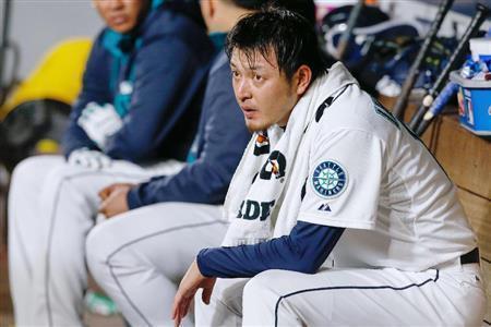 五回に突然崩れ、イニング７失点で降板したマリナーズ・岩隈（いわくま）久志＝２０１５年８月２４日、米ワシントン州シアトル（ゲッティ＝共同）