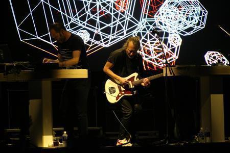 カリスマ的人気を誇るトム・ヨーク（右）＝２０１５年８月１６日。（Ｃ）ＳＵＭＭＥＲ＿ＳＯＮＩＣ＿Ａｌｌ＿Ｒｉｇｈｔｓ＿Ｒｅｓｅｒｖｅｄ