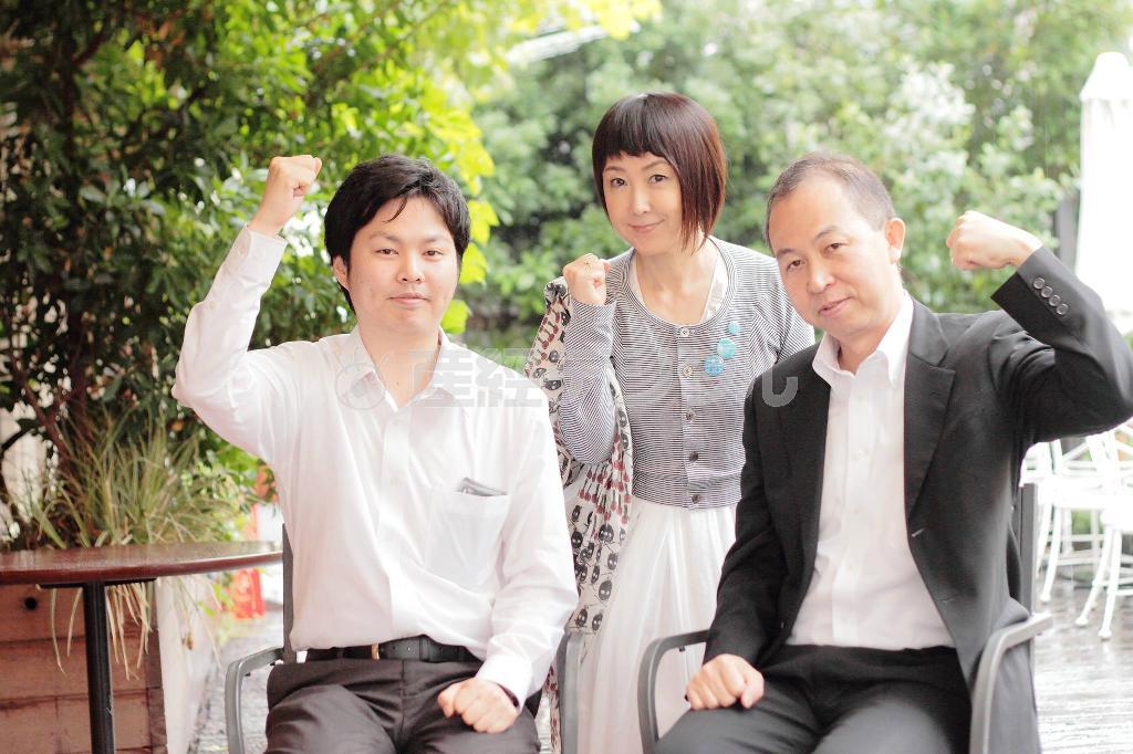 （左から）子供の貧困対策センター「あすのば」事務局長の村尾政樹さん、一般社団法人「Ｇｅｔ＿ｉｎ＿ｔｏｕｃｈ」理事長の東ちづる、代表理事の小河光治さん（ｔｏｂｏｊｉさん撮影、撮影協力：Ｔｕｒａｎｄｏｔ臥龍居）