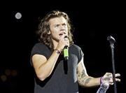 ボーイズグループ「ワン・ダイレクション（１Ｄ）」のメンバー、ハリー・スタイルズさん＝２０１５年８月５日、米ニュージャージー州イーストラザフォード（ＡＰ）