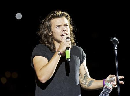 ボーイズグループ「ワン・ダイレクション（１Ｄ）」のメンバー、ハリー・スタイルズさん＝２０１５年８月５日、米ニュージャージー州イーストラザフォード（ＡＰ）