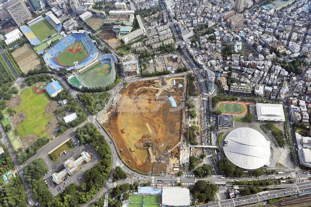 新国立競技場の建設予定地＝２０１５年７月、東京都新宿区（共同）