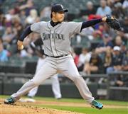 ホワイトソックス戦に先発し、６勝目を挙げたマリナーズ・岩隈（いわくま）久志＝２０１５年８月２９日、米イリノイ州シカゴ（ゲッティ＝共同）