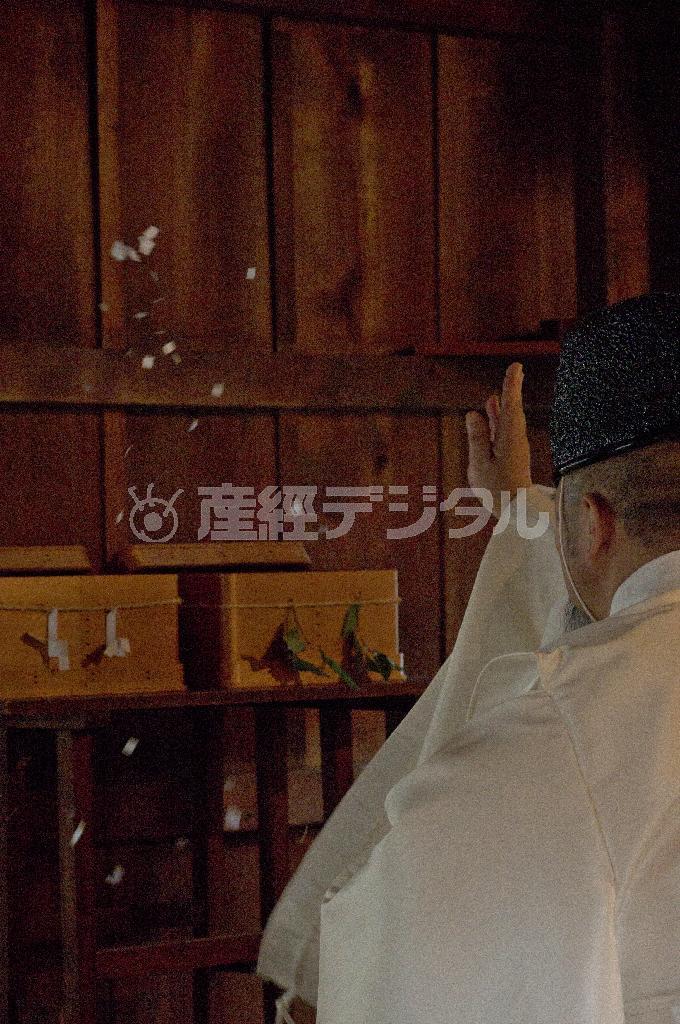 ２月１２日に行われる御薬酒若水（おやくしゅにゃくすい）神事は、創始不詳の古い神事お＝２０１３年１２月１２日、京都市左京区の下鴨神社（井浦新さん撮影）