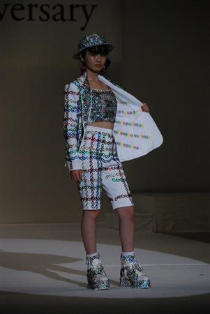 第１５回全国高等学校ファッションデザイン選手権大会で審査員特別賞の岐阜県立大垣桜高校の作品「プルトップ」＝２０１５年８月２３日、青森県弘前市（小塩史人撮影）