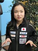 欧州遠征から帰国し、取材に応じる卓球女子の伊藤美誠（みま）＝２０１５年９月１日午前、大阪府泉佐野市・関西空港（共同）