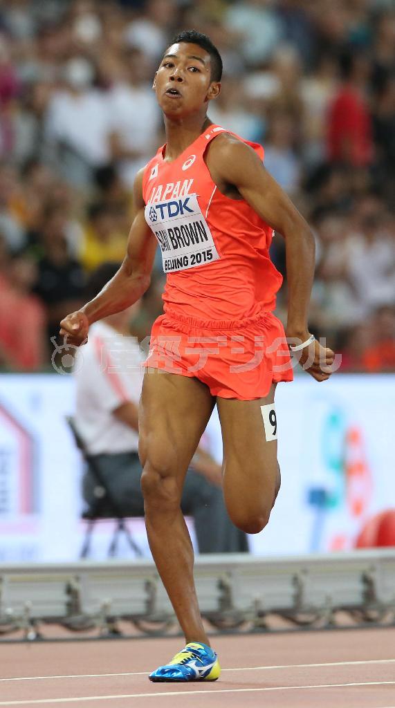 ４組２着で準決勝進出を決めたサニブラウン・ハキーム＝２０１５年８月２５日、中国・首都北京市の国家体育場（大橋純人撮影）