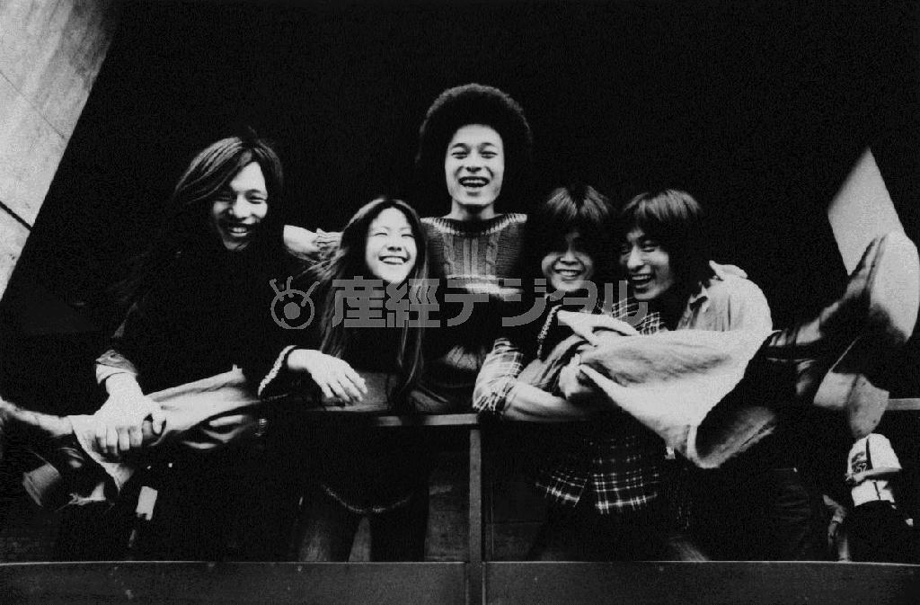 シュガー・ベイブ第３期のメンバー。（写真左から）山下達郎、大貫妙子、村松邦男、寺尾次郎、上原裕（提供写真）