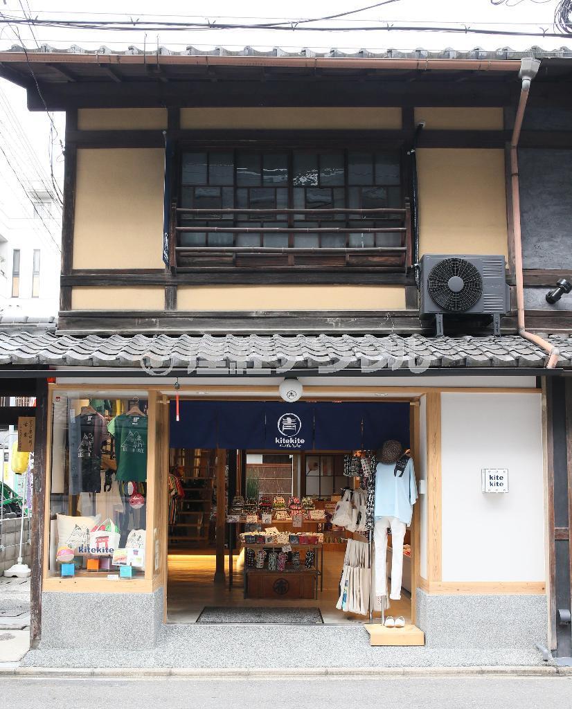 築１００年の町家を全面改装したお店は、和洋折衷でいかにも京都らしい趣＝２０１５年８月１１日、京都市中京区（志儀駒貴撮影）