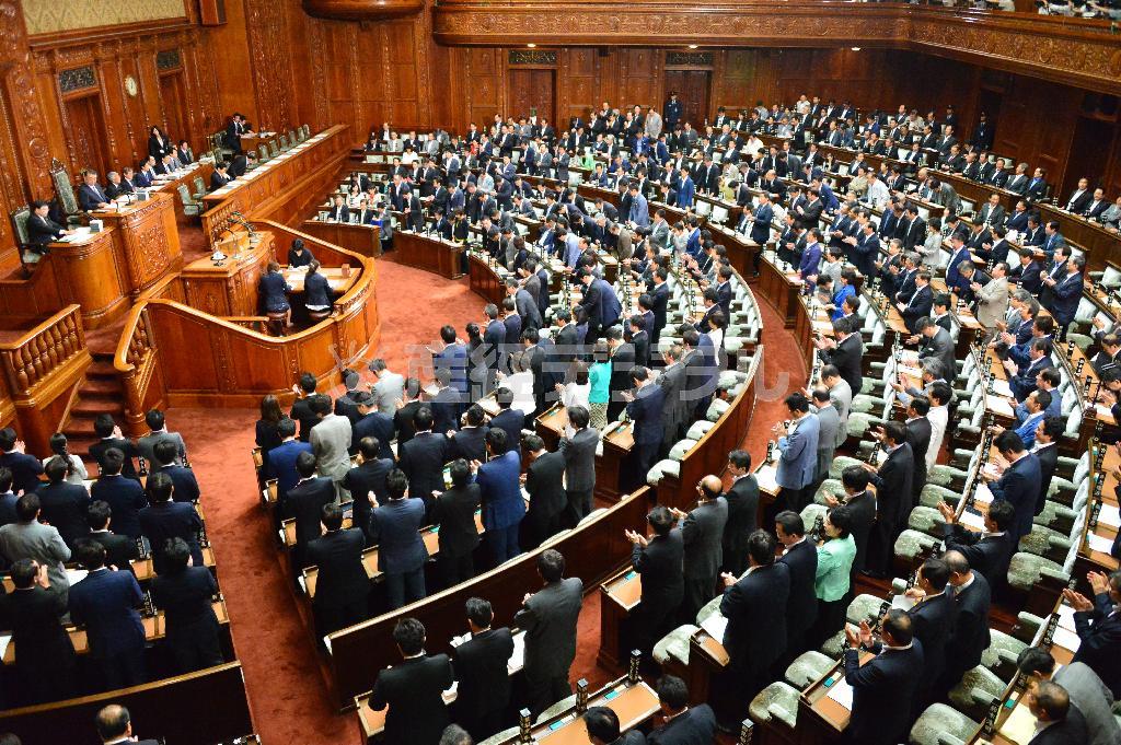 衆院本会議で可決、成立した改正マイナンバー法＝２０１５年９月３日午後、国会・衆院本会議場（斎藤良雄撮影）