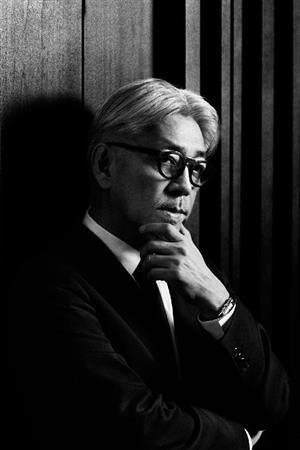 ＦＭラジオ番組「ＲＡＤＩＯ＿ＳＡＫＡＭＯＴＯ」のナビゲーター、坂本龍一さん（Ｊ－ＷＡＶＥ提供）