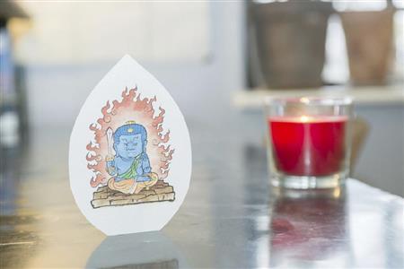 本書の大きな魅力の一つが「ほとけさまキャラ」。不動明王もどこか愛らしい雰囲気に＝２０１５年１月３０日（提供写真）