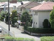 日本の住宅市場は「新築偏重」で、今後、中古住宅の流通が課題となる＝千葉県習志野市の住宅街