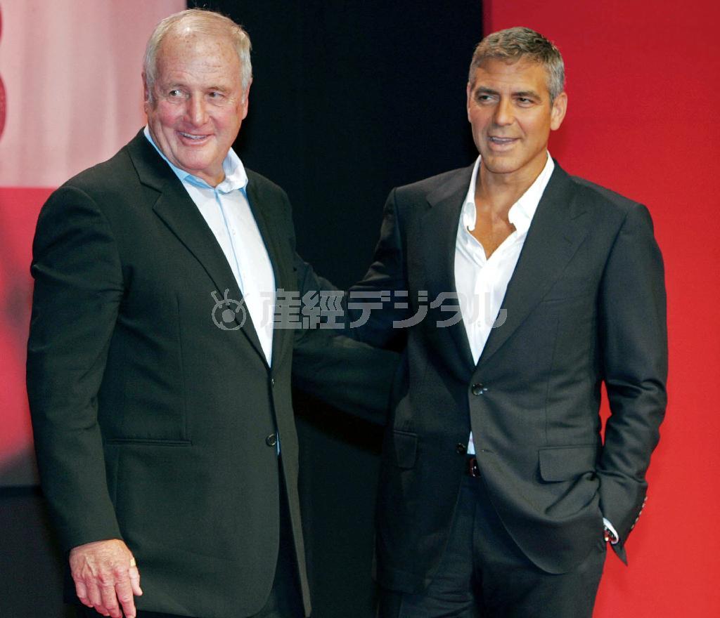 米俳優、ジョージ・クルーニーさん（右）＝２００７年７月３１日、米カリフォルニア州サンタバーバラ（ＡＰ）