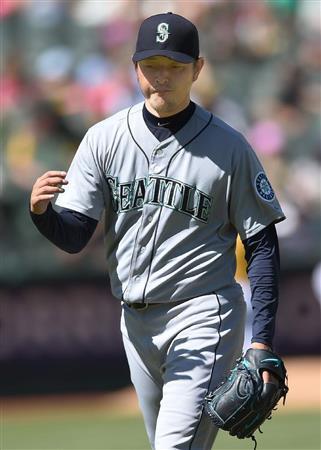 ７勝目を挙げたマリナーズ・岩隈（いわくま）久志＝２０１５年９月６日、米カリフォルニア州オークランド（ゲッティ＝共同）