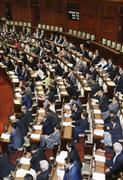 労働者派遣法改正案を賛成多数で可決した参院本会議＝９日午前
