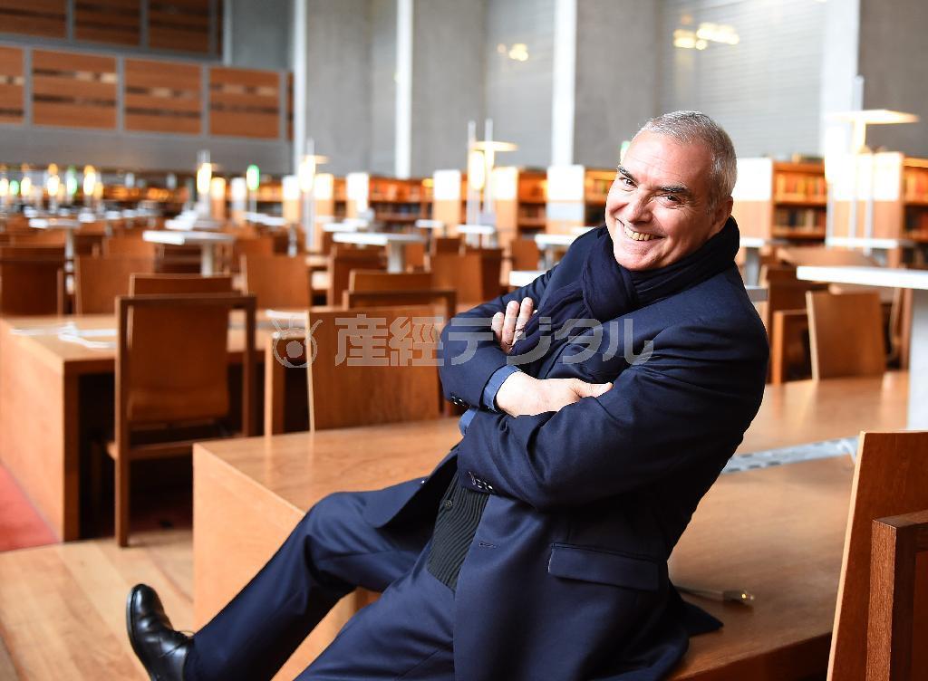 自身が設計したパリの「フランス国立図書館」で、当時を振り返るドミニク・ペロー＝２０１５年６月１日、フランス・首都パリ（大西正純撮影）