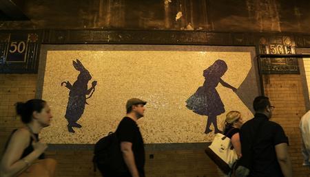 １９８０年代、老朽化していたＮＹの地下鉄を再生させるため、駅構内に彫刻などの作品を設置するＭＴＡ（Ｔｈｅ＿Ｍｅｔｒｏｐｏｌｉｔａｎ＿Ｔｒａｎｓｐｏｒｔａｔｉｏｎ＿Ａｕｔｈｏｒｉｔｙ）というプロジェクトがあり、現在もたくさんの駅で、陶製のモザイクタイルアートを見ることができるので、カメラにおさめてきました＝２０１５年６月１６日、米ニューヨーク（須藤夕子さん撮影）